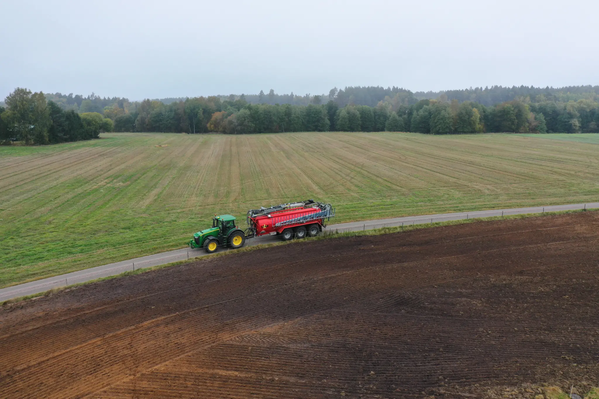Tankvogn, Tørrgjødselvogn, gjødselutstyr og gjødselhåndtering