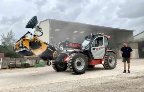 Frontmontert feiemaskin / Feiekost - traktor, kompaktlaster, teleskoplaster