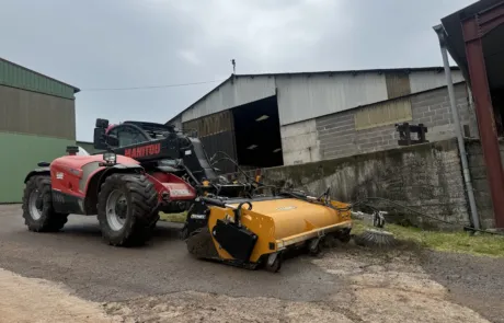 Frontmontert feiemaskin / Feiekost - traktor, kompaktlaster, teleskoplaster