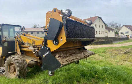 Frontmontert feiemaskin / Feiekost - traktor, kompaktlaster, teleskoplaster