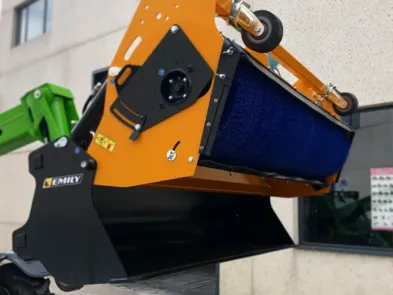 Frontmontert feiemaskin / Feiekost - traktor, kompaktlaster, teleskoplaster